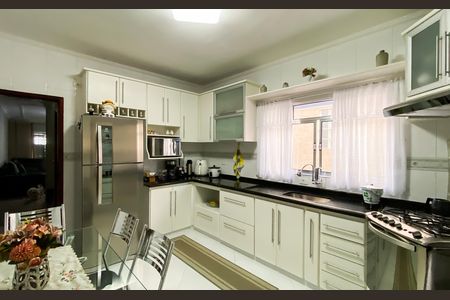 Casa à venda com 140m², 3 quartos e 2 vagas Casa à venda com 140m², 3 quartos e 2 vagasCozinha