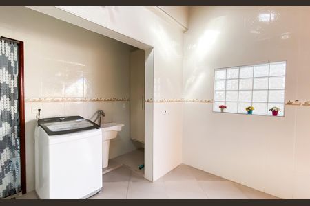 Casa à venda com 140m², 3 quartos e 2 vagas Casa à venda com 140m², 3 quartos e 2 vagasÁrea de Serviço