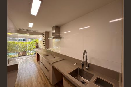 Apartamento à venda com 99m², 2 quartos e 2 vagas Apartamento à venda com 99m², 2 quartos e 2 vagasCozinha e Área de Serviço