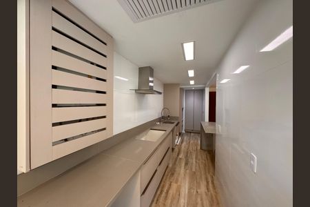 Apartamento à venda com 99m², 2 quartos e 2 vagas Apartamento à venda com 99m², 2 quartos e 2 vagasCozinha e Área de Serviço