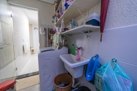 Casa de condomínio à venda com 64m², 3 quartos e 1 vagaÁrea de Serviço