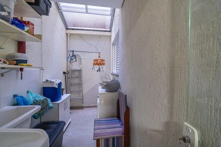 Casa de condomínio à venda com 64m², 3 quartos e 1 vagaÁrea de Serviço