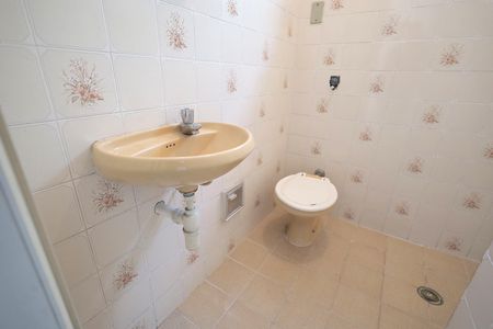 Casa à venda com 140m², 3 quartos e 2 vagas Casa à venda com 140m², 3 quartos e 2 vagasBanheiro