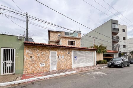 Casa à venda com 490m², 4 quartos e 6 vagasFachada + plaquinha