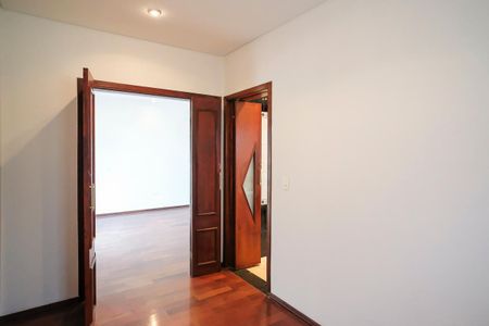 Casa à venda com 490m², 4 quartos e 6 vagasSuíte 3