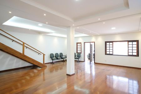 Casa à venda com 490m², 4 quartos e 6 vagasv