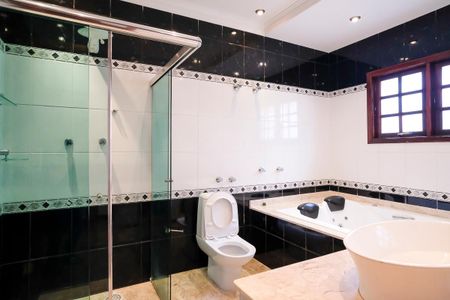Casa à venda com 490m², 4 quartos e 6 vagasBanheiro da suíte 3