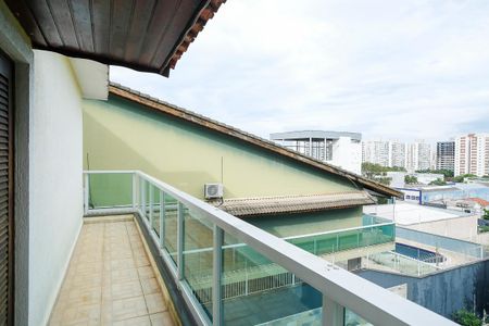 Casa à venda com 490m², 4 quartos e 6 vagasVaranda da suíte 3