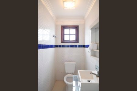 Casa à venda com 490m², 4 quartos e 6 vagasBanheiro varanda