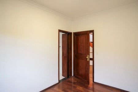 Casa à venda com 490m², 4 quartos e 6 vagasSuíte 2