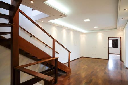Casa à venda com 490m², 4 quartos e 6 vagasSala de acesso para as suítes