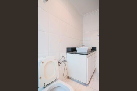 Casa à venda com 490m², 4 quartos e 6 vagasBanheiro da suíte 2