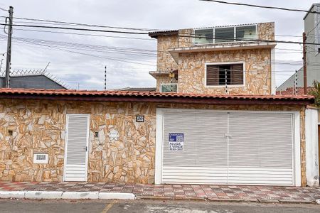 Casa à venda com 490m², 4 quartos e 6 vagasFachada + plaquinha
