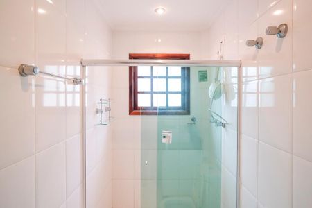 Casa à venda com 490m², 4 quartos e 6 vagasBanheiro da suíte 2