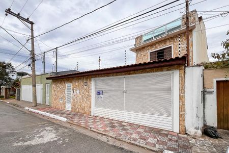 Casa à venda com 490m², 4 quartos e 6 vagasFachada + plaquinha