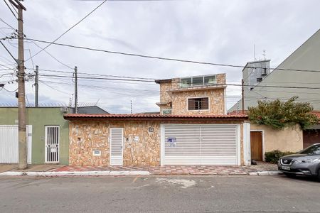 Casa à venda com 490m², 4 quartos e 6 vagasFachada + plaquinha
