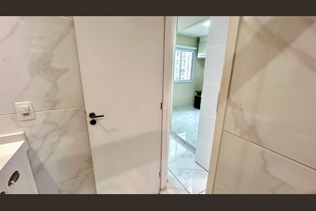 Apartamento à venda com 43m², 2 quartos e 1 vaga Apartamento à venda com 43m², 2 quartos e 1 vagaBanheiro