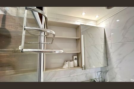 Apartamento à venda com 43m², 2 quartos e 1 vaga Apartamento à venda com 43m², 2 quartos e 1 vagaBanheiro