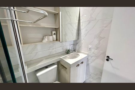 Apartamento à venda com 43m², 2 quartos e 1 vaga Apartamento à venda com 43m², 2 quartos e 1 vagaBanheiro