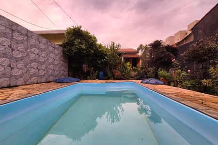Casa à venda com 488m², 3 quartos e 8 vagas Casa à venda com 488m², 3 quartos e 8 vagasÁrea comum - Piscina