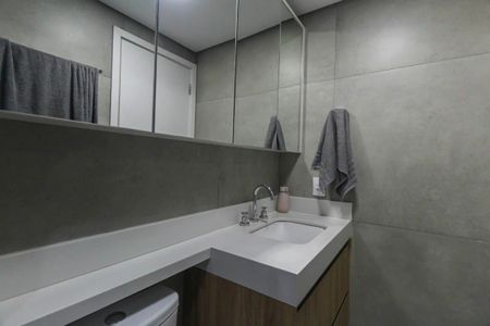 Apartamento à venda com 58m², 2 quartos e 1 vaga Apartamento à venda com 58m², 2 quartos e 1 vagaBanheiro da Suíte