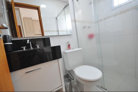 Casa de condomínio para alugar com 63m², 2 quartos e 1 vagaBanheiro do Quarto Suíte