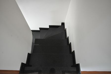 Casa de condomínio para alugar com 63m², 2 quartos e 1 vagaEscada