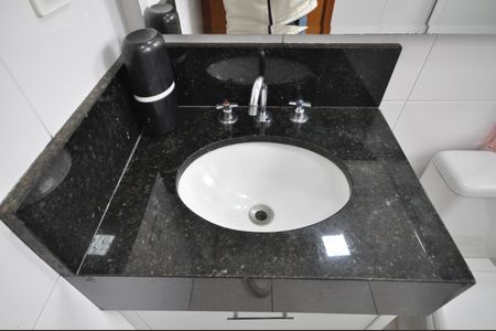 Casa de condomínio para alugar com 63m², 2 quartos e 1 vagaBanheiro do Quarto Suíte