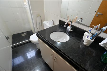 Apartamento à venda com 70m², 2 quartos e 2 vagasBanheiro social