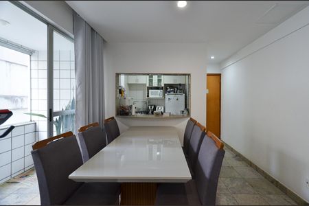 Apartamento à venda com 70m², 2 quartos e 2 vagasSala