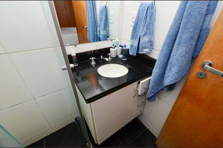 Apartamento à venda com 70m², 2 quartos e 2 vagasBanheiro da suite