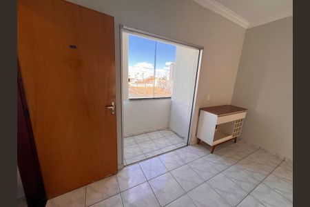 Sala de apartamento para alugar com 2 quartos, 57m² em Santa Mônica, Uberlândia