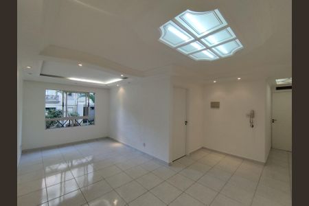Apartamento para alugar com 65m², 2 quartos e 1 vagaSala 