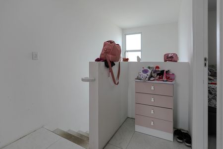 Casa de condomínio para alugar com 77m², 2 quartos e 1 vaga Casa de condomínio para alugar com 77m², 2 quartos e 1 vagaEscada