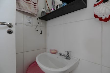 Casa de condomínio para alugar com 77m², 2 quartos e 1 vaga Casa de condomínio para alugar com 77m², 2 quartos e 1 vagaBanheiro