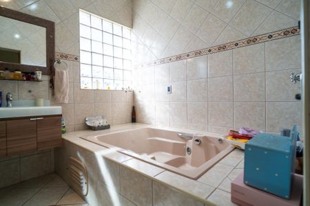 Casa de condomínio para alugar com 320m², 3 quartos e 4 vagas Casa de condomínio para alugar com 320m², 3 quartos e 4 vagasBanheiro da Suíte