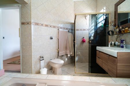 Casa de condomínio para alugar com 320m², 3 quartos e 4 vagas Casa de condomínio para alugar com 320m², 3 quartos e 4 vagasBanheiro da Suíte
