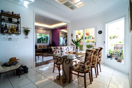 Casa de condomínio para alugar com 320m², 3 quartos e 4 vagas Casa de condomínio para alugar com 320m², 3 quartos e 4 vagasSala de Jantar