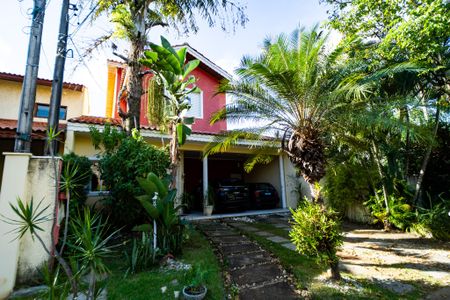 Casa de condomínio para alugar com 320m², 3 quartos e 4 vagas Casa de condomínio para alugar com 320m², 3 quartos e 4 vagasFachada