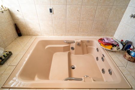 Casa de condomínio para alugar com 320m², 3 quartos e 4 vagas Casa de condomínio para alugar com 320m², 3 quartos e 4 vagasBanheiro da Suíte