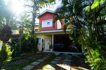 Casa de condomínio para alugar com 320m², 3 quartos e 4 vagas Casa de condomínio para alugar com 320m², 3 quartos e 4 vagasFachada