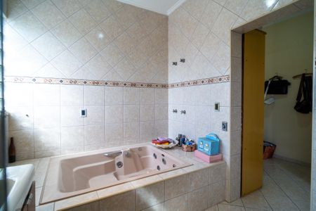 Casa de condomínio para alugar com 320m², 3 quartos e 4 vagas Casa de condomínio para alugar com 320m², 3 quartos e 4 vagasBanheiro da Suíte