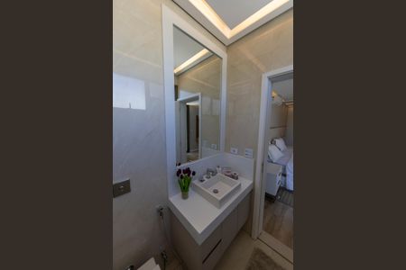Casa de condomínio à venda com 740m², 4 quartos e 4 vagasBanheiro suite 2