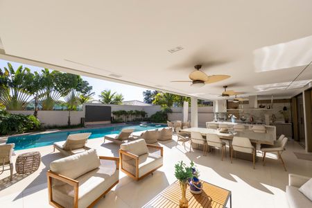 Casa de condomínio à venda com 740m², 4 quartos e 4 vagasQuintal