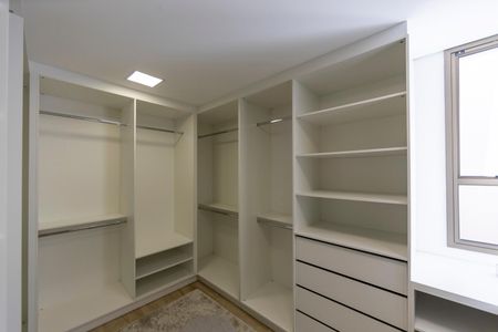 Casa de condomínio à venda com 740m², 4 quartos e 4 vagasCloset 