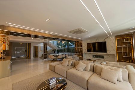 Casa de condomínio à venda com 740m², 4 quartos e 4 vagasSala