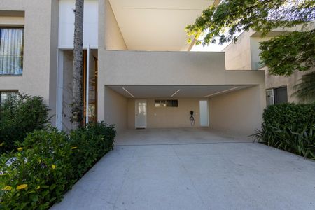 Casa de condomínio à venda com 740m², 4 quartos e 4 vagasFachada