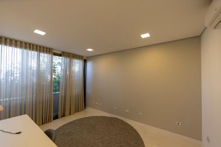 Casa de condomínio à venda com 740m², 4 quartos e 4 vagasEscritório