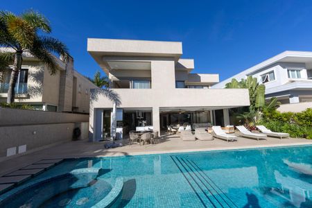 Casa de condomínio à venda com 740m², 4 quartos e 4 vagasQuintal