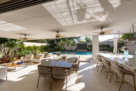 Casa de condomínio à venda com 740m², 4 quartos e 4 vagasQuintal